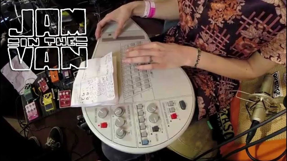 CAT SIGNS - "We're in Tune" (Live at Burgerama III) #JAMINTHEVAN