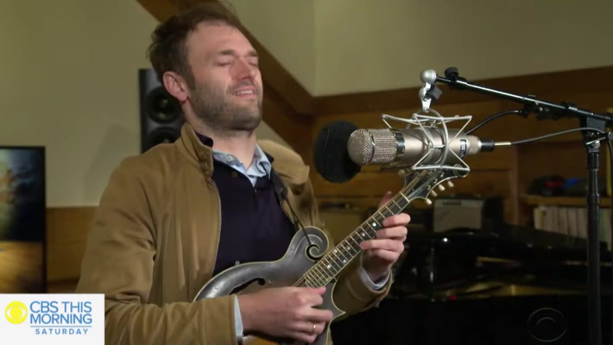 Chris Thile Covers Radiohead On ‘CBS This Morning’