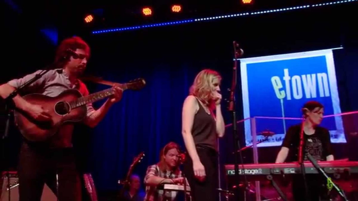 eTown Finale with Katie Herzig & The Barr Brothers - Sweet Dreams (Are Made Of This) (Live on eTown)