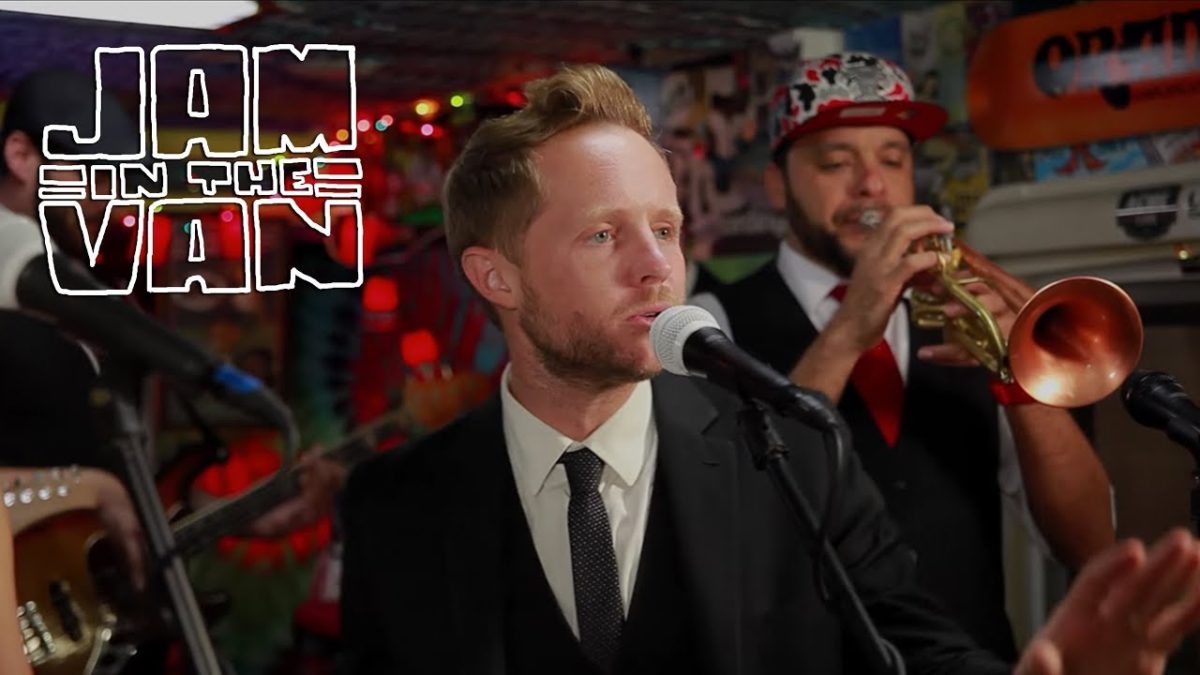 THE NIGHTOWLS - "I'll Be There" (Live at JITV HQ in Los Angeles, CA) #JAMINTHEVAN