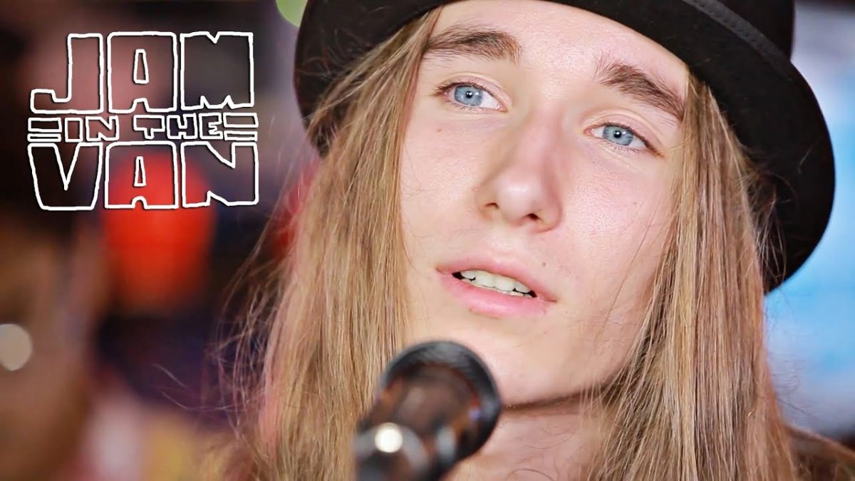 SAWYER FREDERICKS - "Broken Home" (Live at JITVHQ in Los Angeles, CA 2017) #JAMINTHEVAN