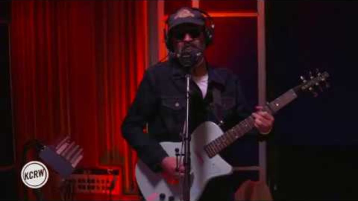 EELS performing "Today Is The Day" live on KCRW