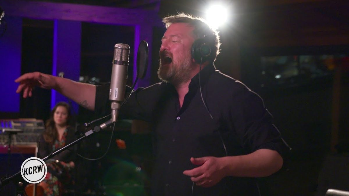 Elbow performing "Grounds For Divorce" Live on KCRW