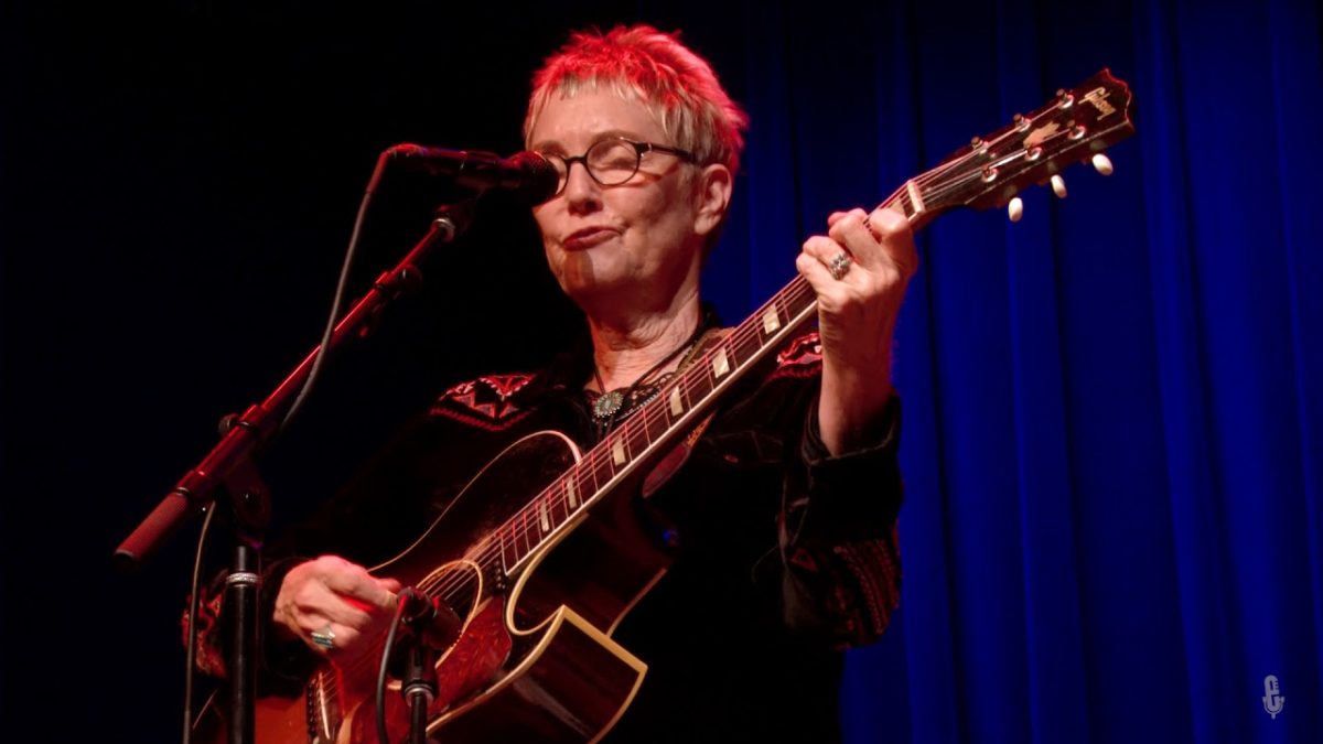 Eliza Gilkyson - Solitary Singer (Live on eTown)