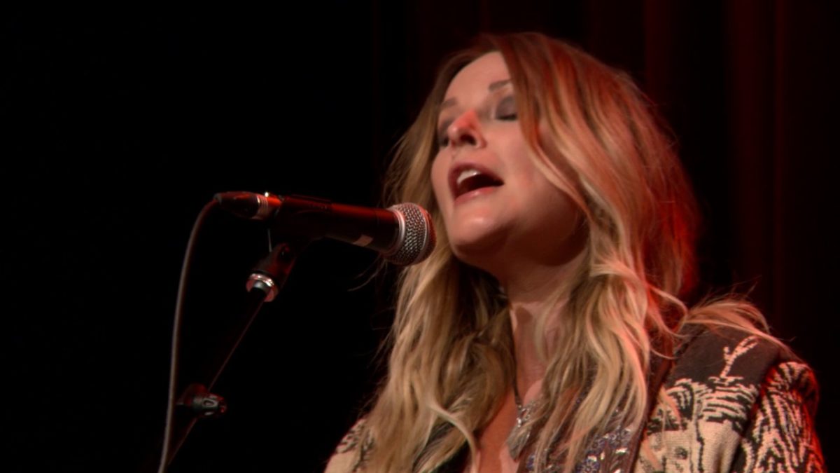 Elizabeth Cook - Straightjacket Love (eTown webisode #1111)
