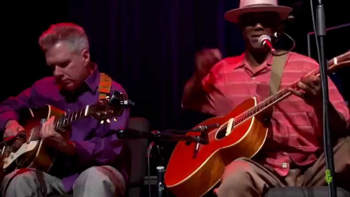 Eric Bibb - New Home (eTown webisode #836)