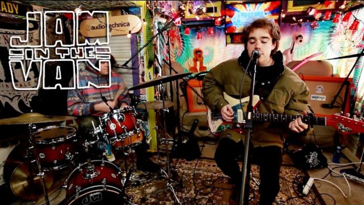 AVI BUFFALO - "Julian Rios" (Live from JITV HQ in Los Angeles, CA 2017) #JAMINTHEVAN
