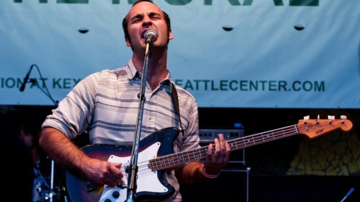 Fools Gold - Street Clothes (Live at the Mural)