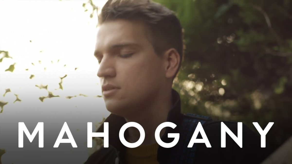 Fyfe - Holding On | Mahogany Session