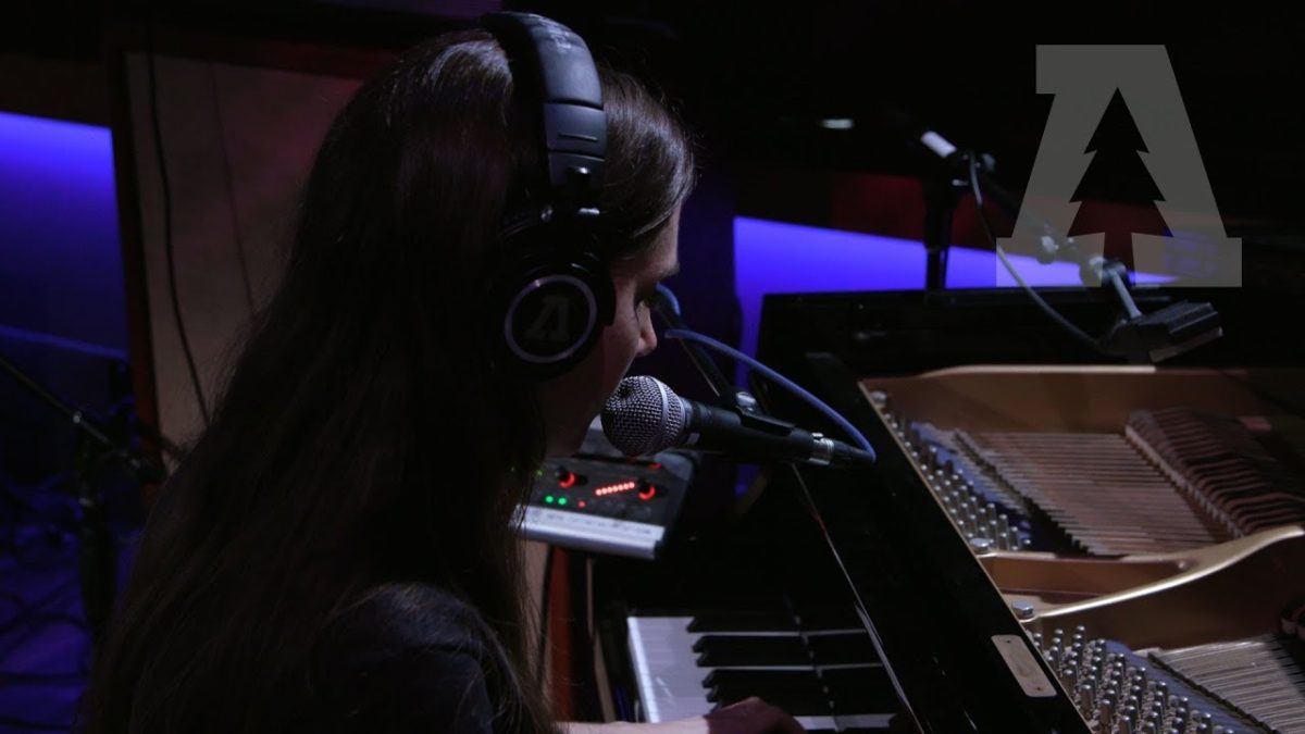 Gia Margaret - Smoke | Audiotree Live