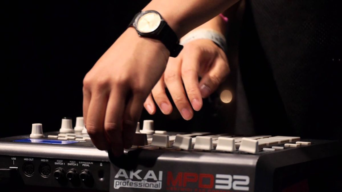 Giraffage - Moments/Luv (Live on KEXP)