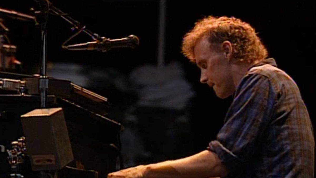 Grateful Dead Performs ‘Let It Grow’ In 1991: Pro-Shot Video