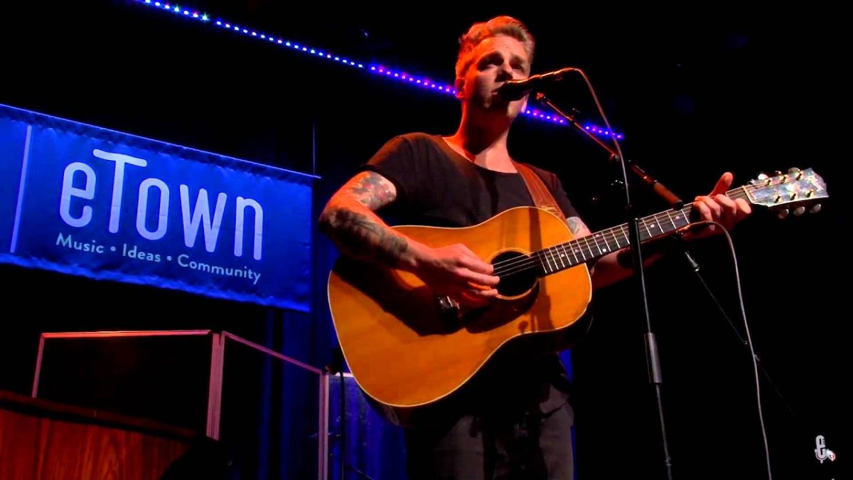 Greg Holden - Boys In The Street (eTown webisode #846)