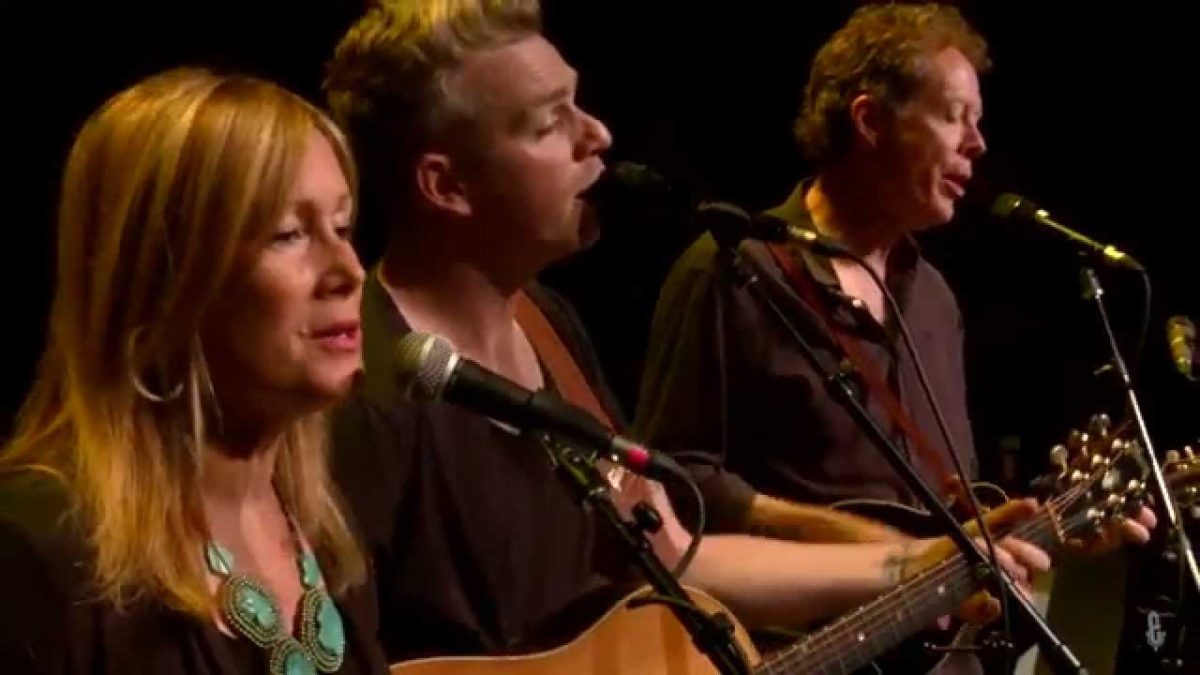 Greg Holden - Give It Away (eTown webisode #845)