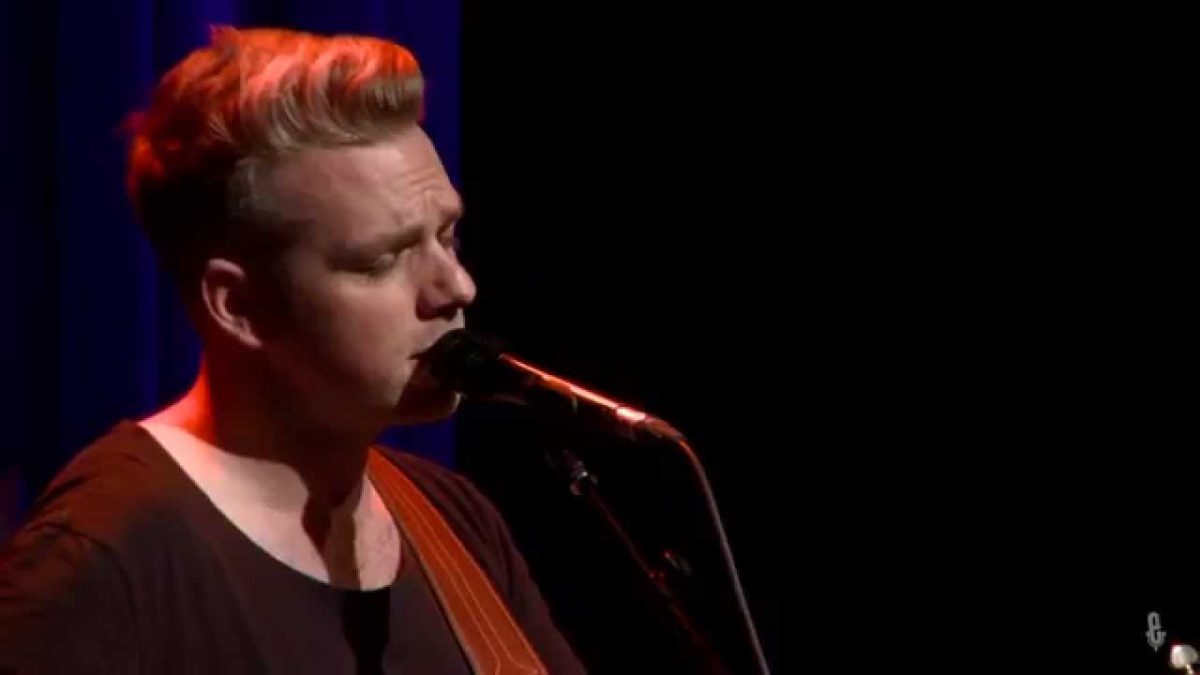 Greg Holden - Hold On Tight (eTown webisode #844)