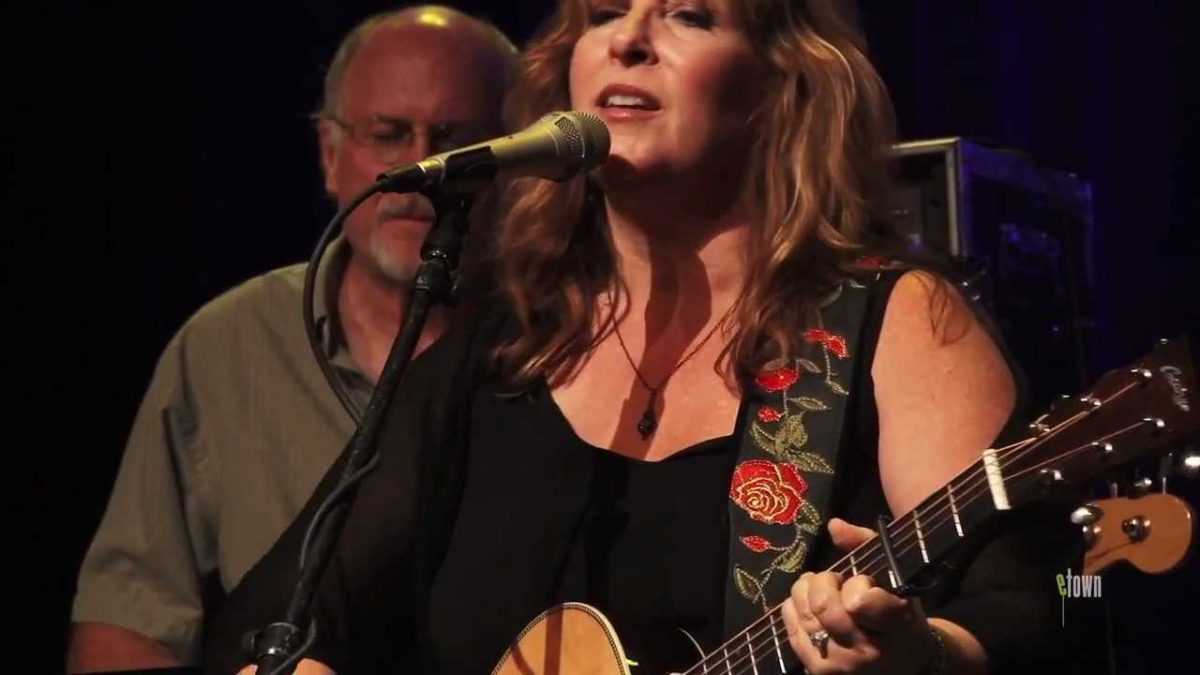 Gretchen Peters - "Hello Cruel World" ( eTown eTown webisode #322)