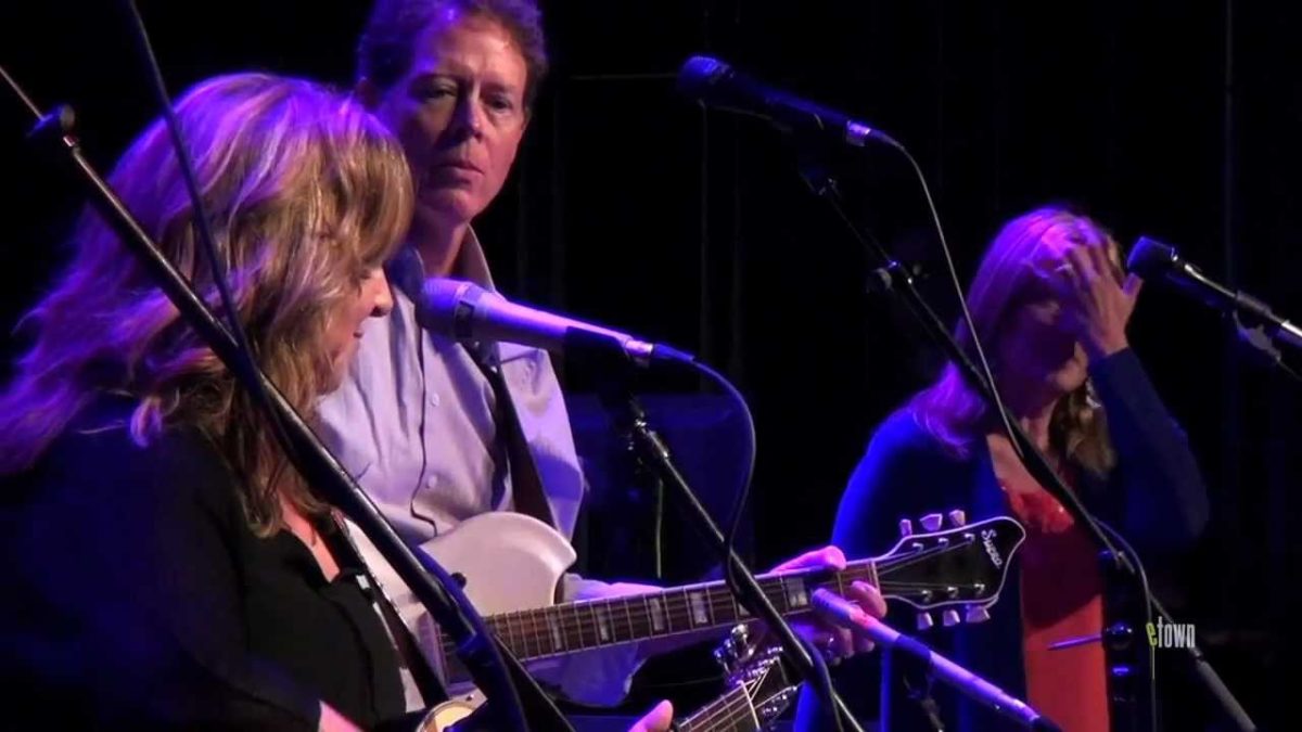 Gretchen Peters - "Woman On The Wheel" (eTown webisode #325)