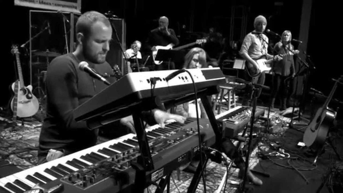 Gungor - "I Am Mountain" (eTown webisode #653)