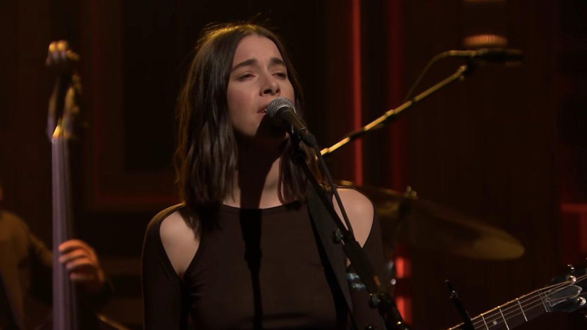 HAIM Performs ‘Summer Girl’ On ‘Fallon’