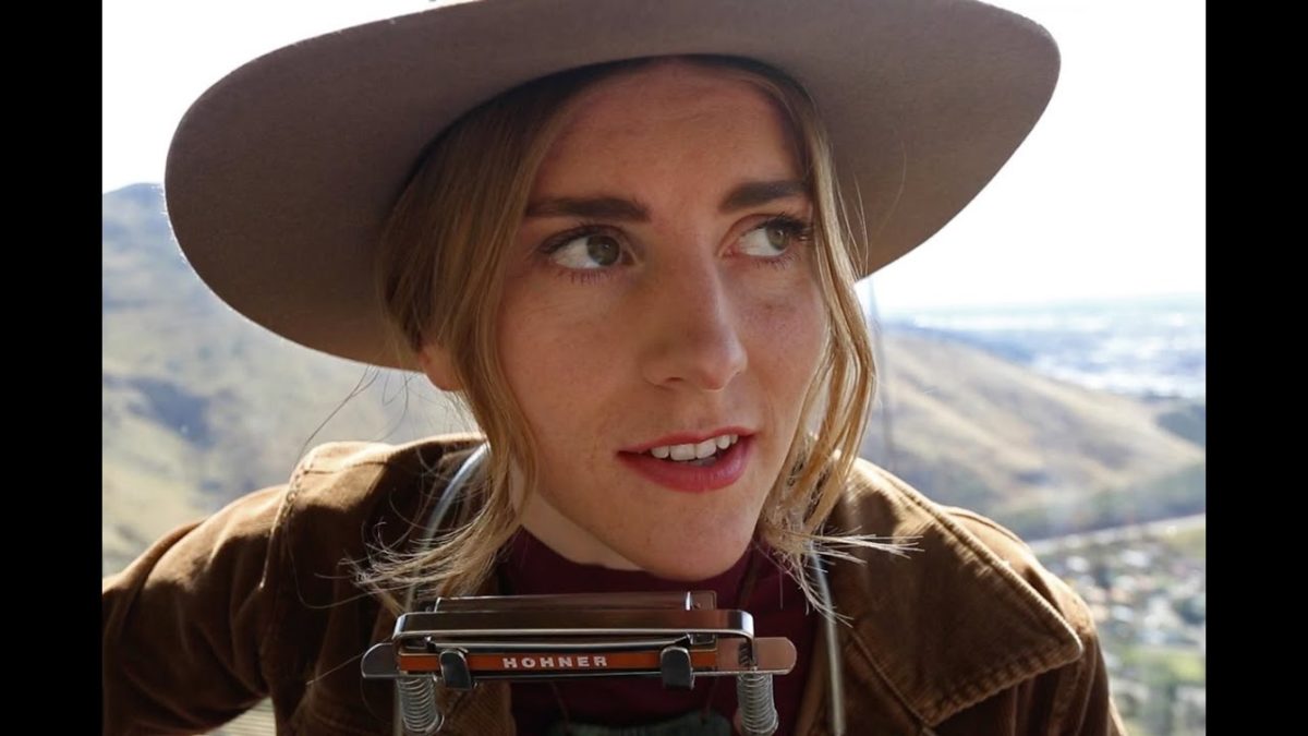 Holly Arrowsmith "The Beast Called Love" (acoustic) // Gondola Sessions
