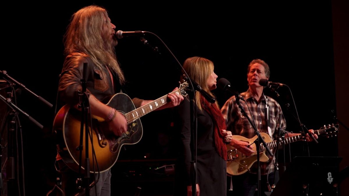 Israel Nash - Rolling On (Live on eTown)