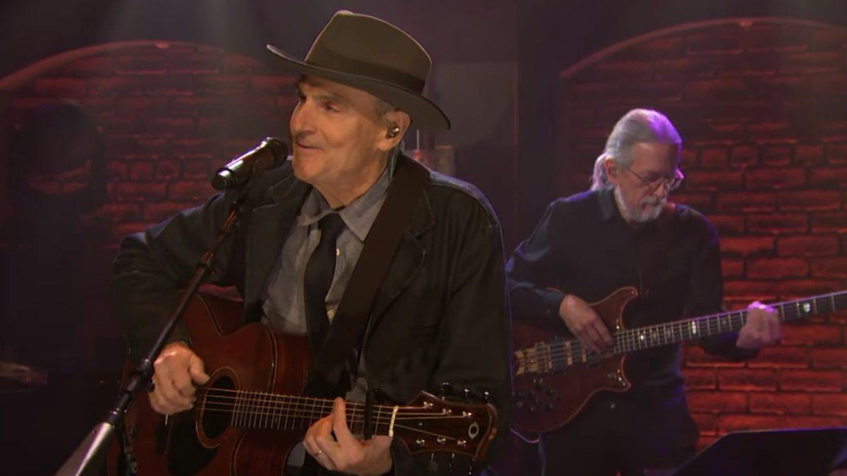 James Taylor Performs 'Teach Me Tonight' On 'Late Night With Seth Meyers'
