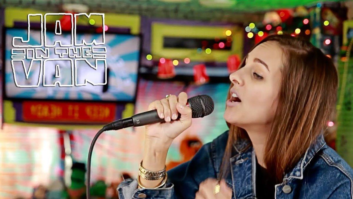 JANELLE KROLL - "Outsider" (Live at JITV HQ in Los Angeles, CA) #JAMINTHEVAN