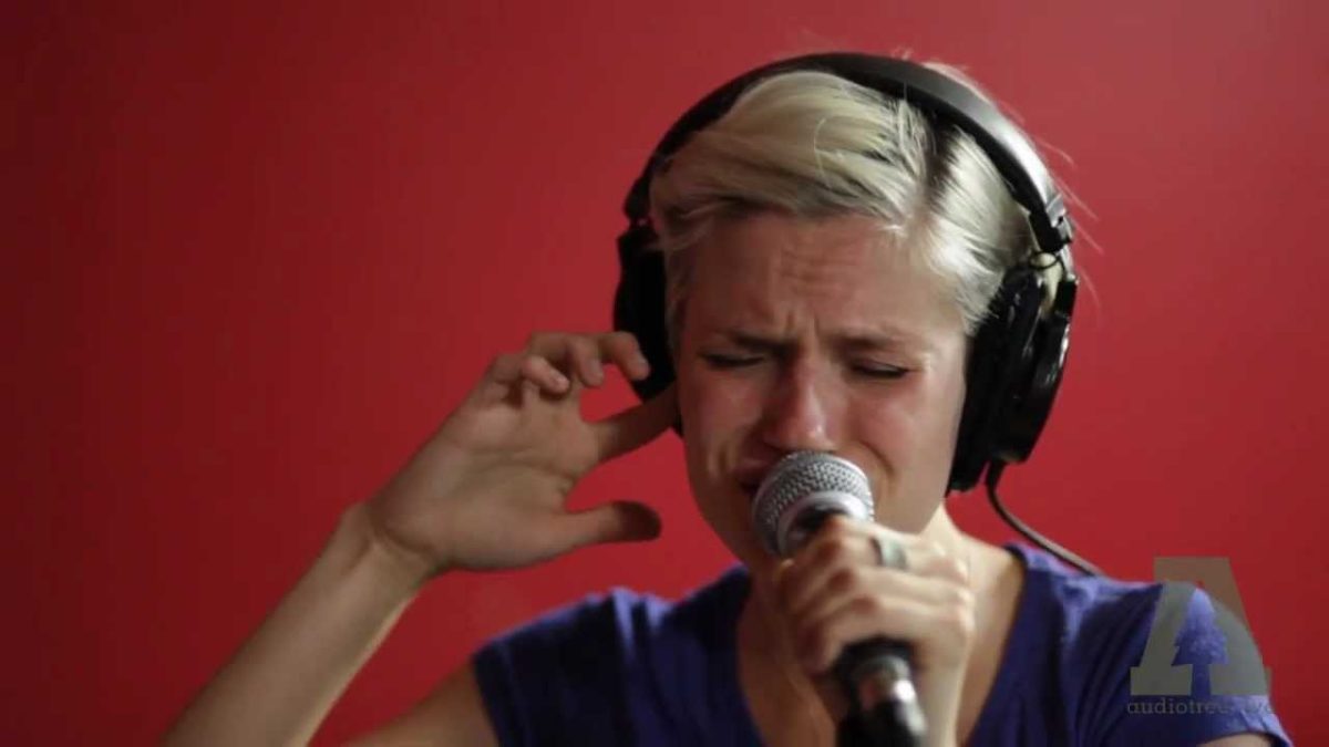 Jennifer Hall - Like I Lie To You - Audiotree Live