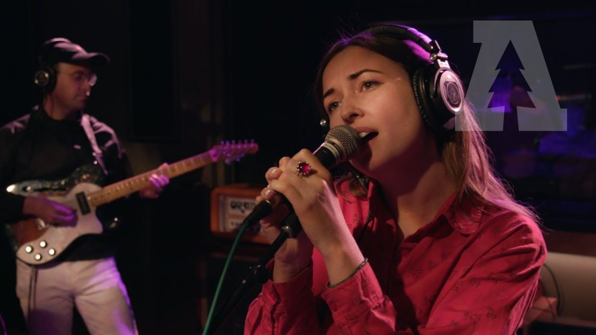 Jess Williamson - Wild Rain | Audiotree Live