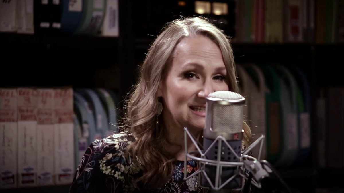 Joan Osborne - Tangled Up in Blue - 8/31/2017 - Paste Studios, New York, NY