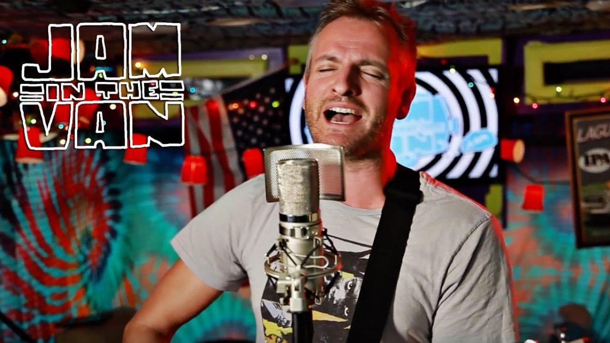 JOE SUMNER - "Listen" (Live at JITV HQ in Los Angeles, CA 2016) #JAMINTHEVAN