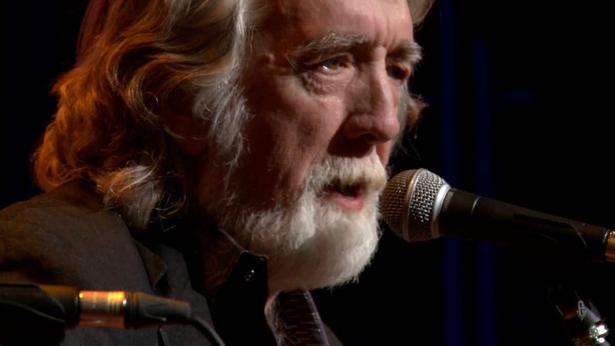 John McEuen - Travelin’ Mood (eTown webisode #1142)