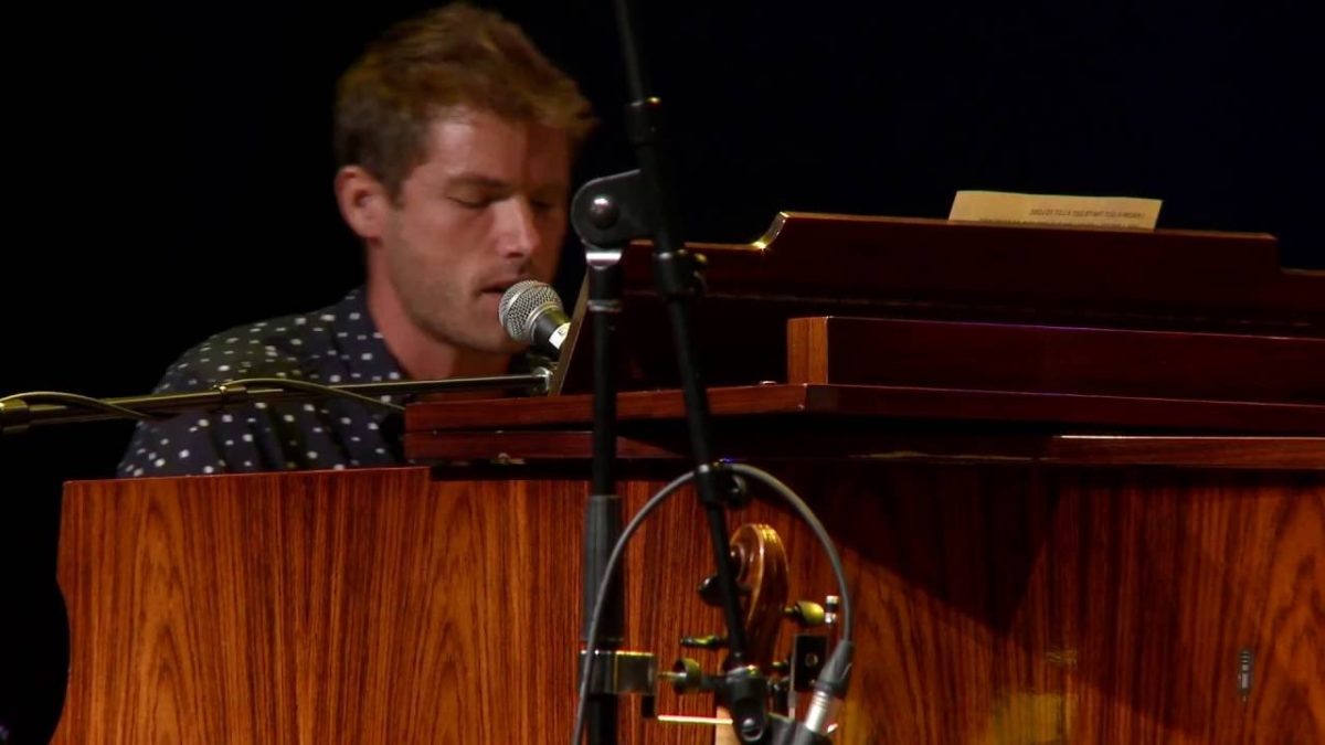 Jon McLaughlin - These Crazy Times (eTown webisode #1024)