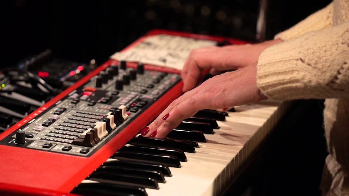 Julianna Barwick - Forever (Live on KEXP)