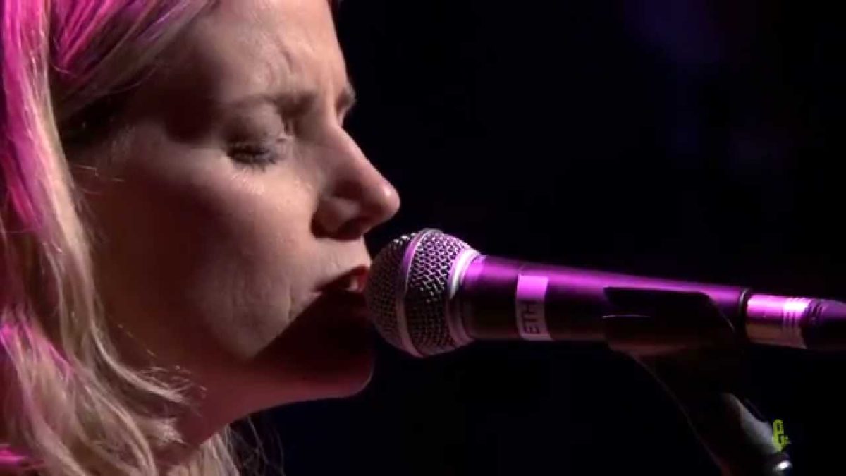 Katie Herzig - "Way To The Future" (eTown webisode #709)