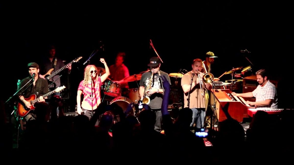 Deep Banana Blackout: Brandy Wrecker → Get Up Offa That Thing → Get'chall In The Mood [HD]