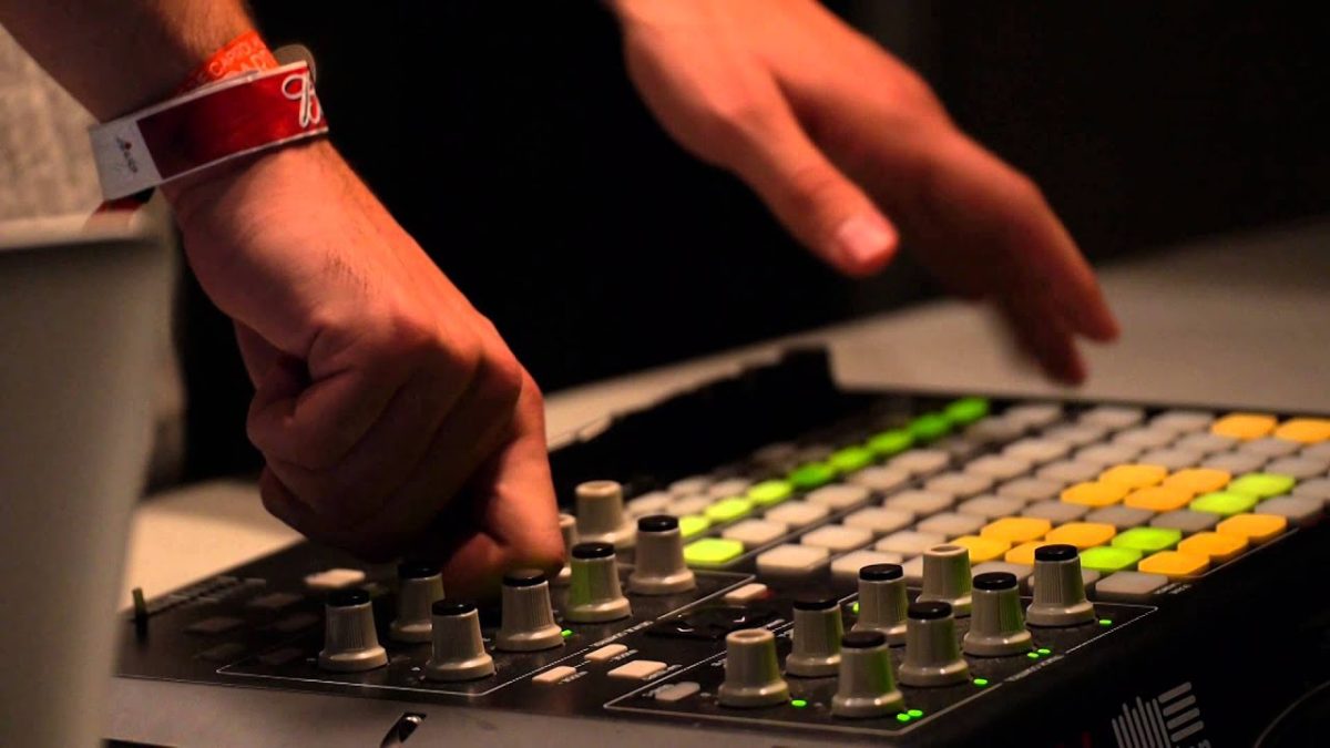 Kid Smpl - Why Did I Breathe/Tender Horns (Live on KEXP)