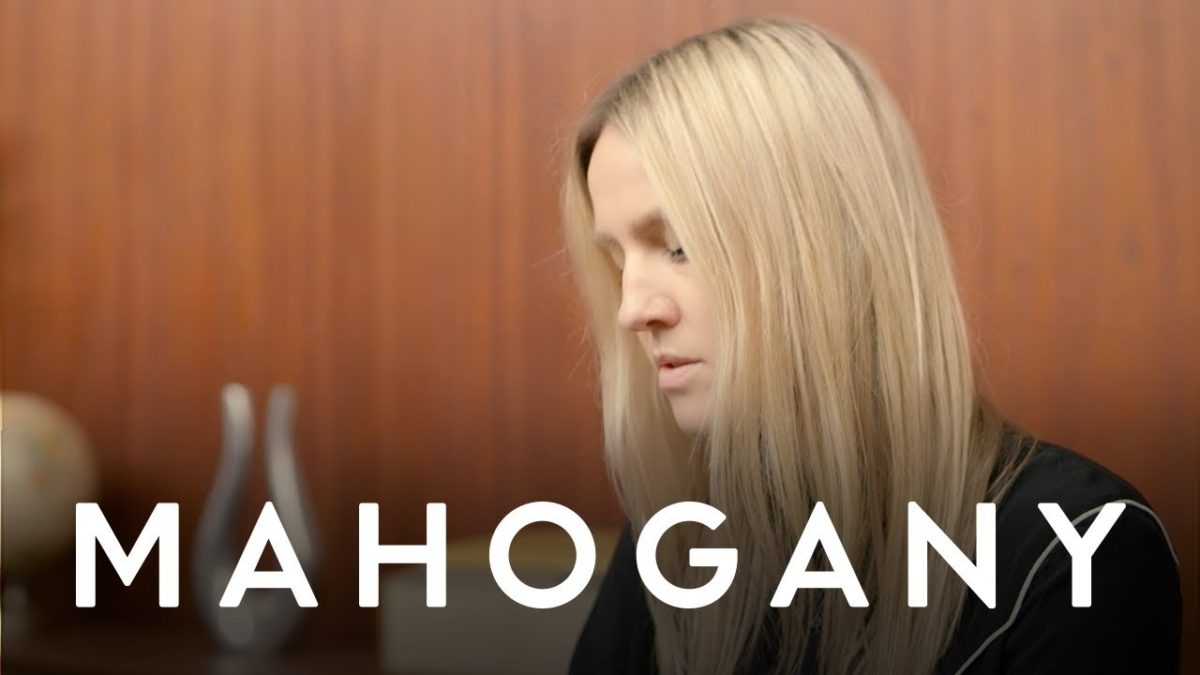 KLARA - Broken | Mahogany Session