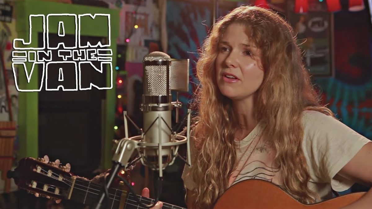 LESLIE STEVENS - "Falling" (Live at JITV HQ in Los Angeles, CA) #JAMINTHEVAN