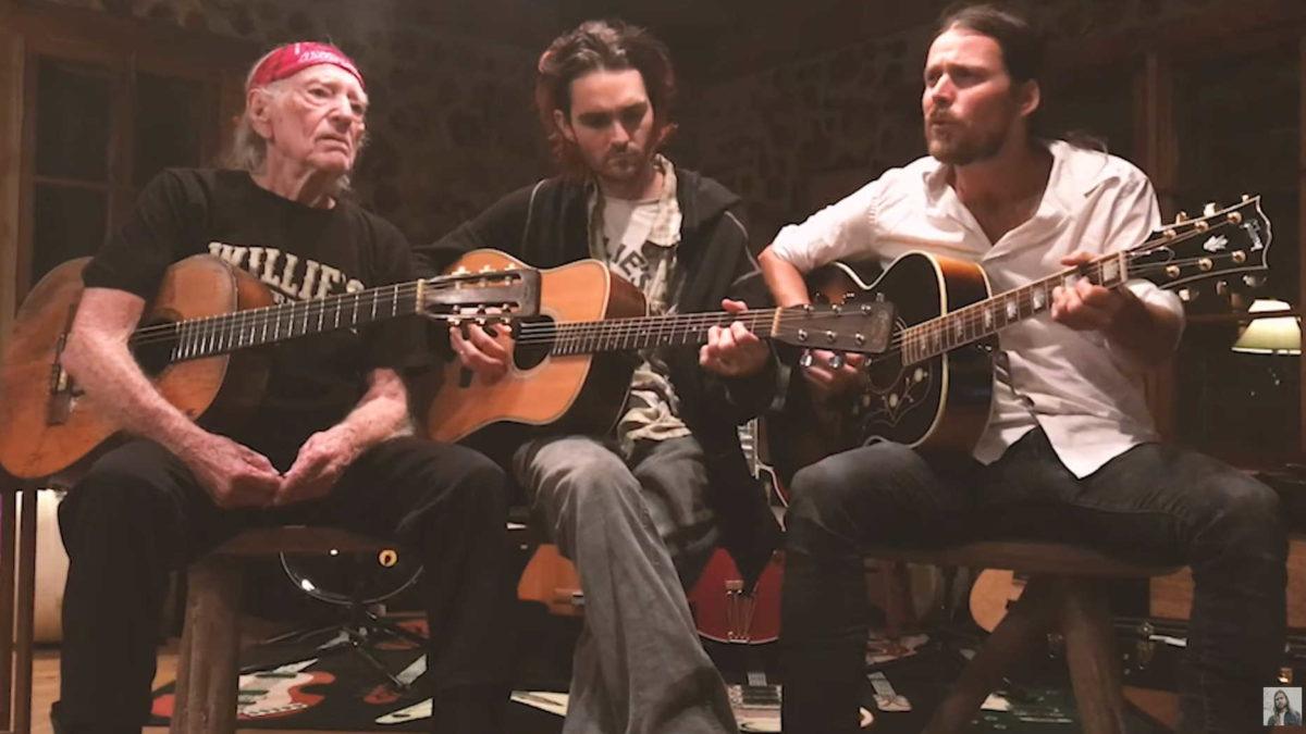 Lukas Nelson, Willie Nelson & Micah Nelson Perform ‘Turn Off The News’
