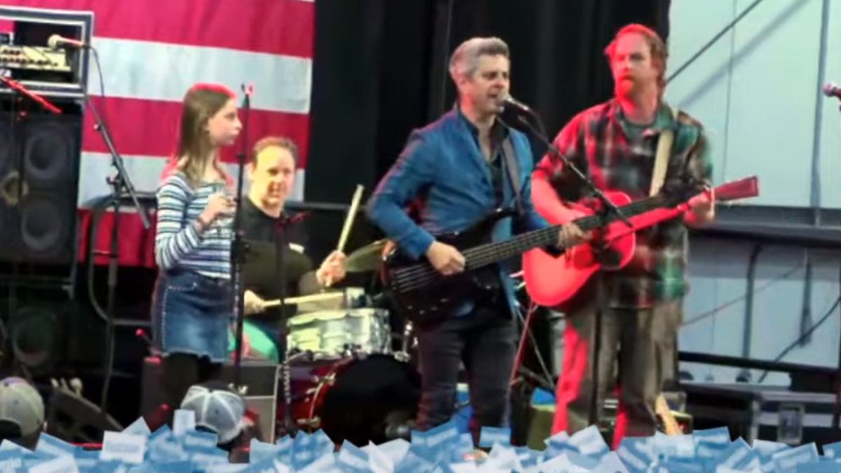 Phish’s Jon Fishman & Mike Gordon Perform At Bernie Sanders Rally