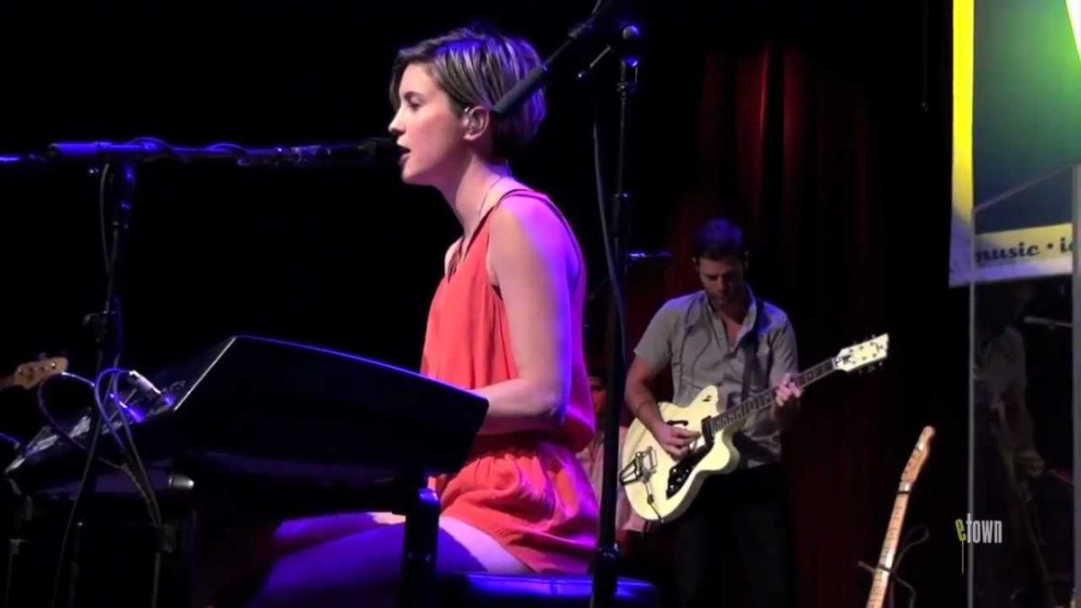 Missy Higgins - "Set Me On Fire" (eTown webisode #287)