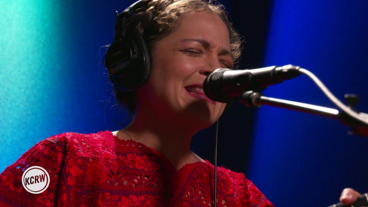 Natalia Lafourcade performing "Tú Sí Sabes Quererme" Live on KCRW