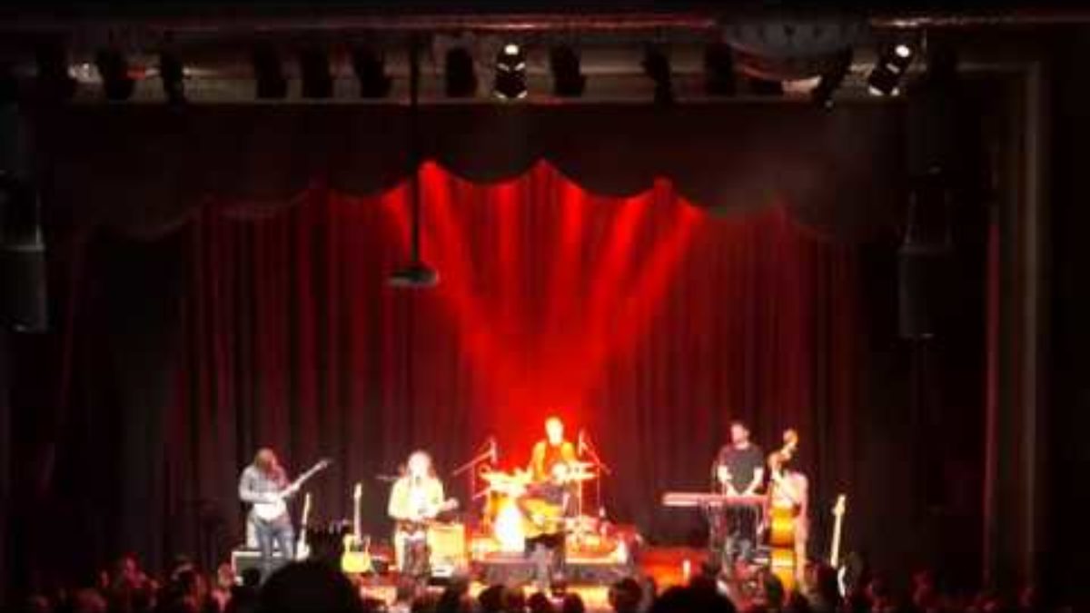 THE WAY DOWN WANDERERS : Circles : {4K Ultra HD} : The Castle Theater : Bloomington, IL : 3/9/2019