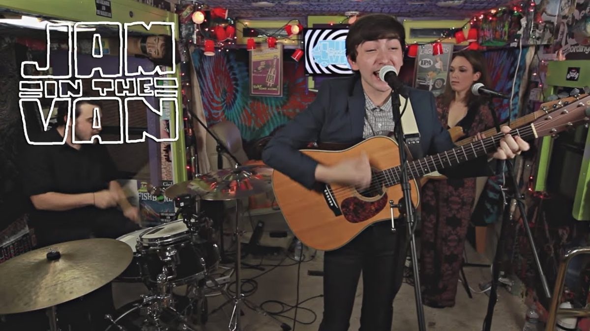 DYLAN GARDNER - "I Think I'm Falling For Something" (Live at JITV HQ in Los Angeles) #JAMINTHEVAN