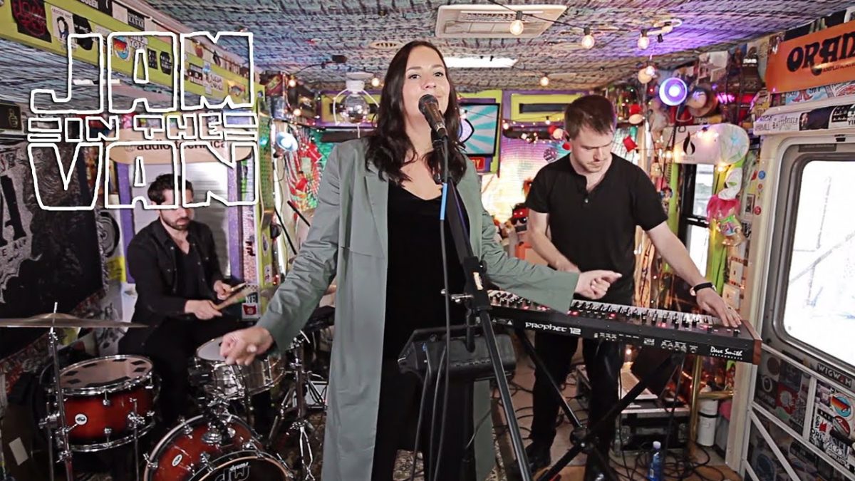 MONOGEM - "Wait And See" (Live at JITV HQ in Los Angeles, CA 2017) #JAMINTHEVAN
