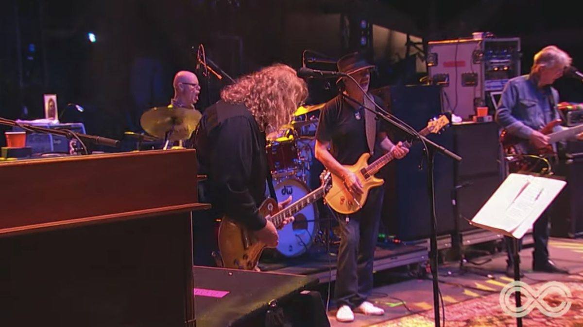 Phil Lesh & Friends Featuring Carlos Santana & Warren Haynes Perform ‘Fire On The Mountain’ At LOCKN’ 2015