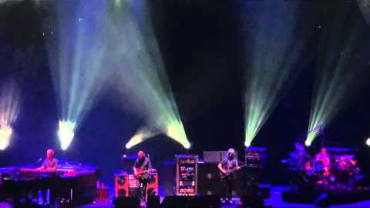 Phish | 01.01.11 | Makisupa Policeman
