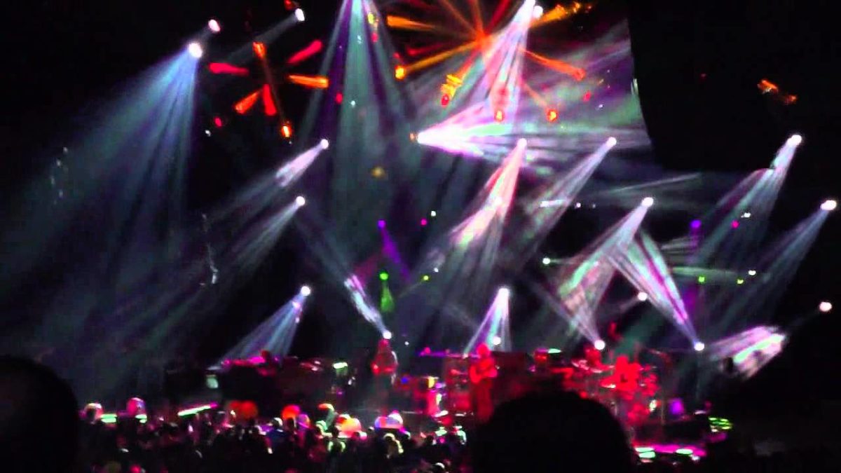 Phish - 06.07.11 - Instant Karma! (outro jam) -- David Bowie