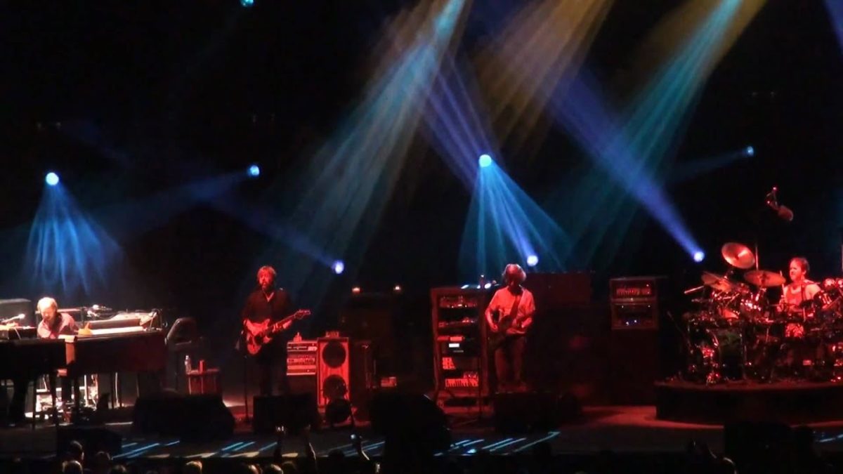 Phish | 06.17.10 | Shine a Light | Comcast Theatre - Hartford, CT